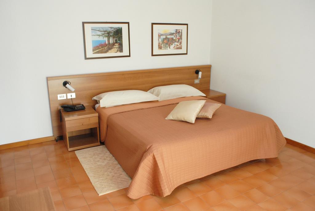 פיאנורו Albergo "Da Mario" חדר תמונה
