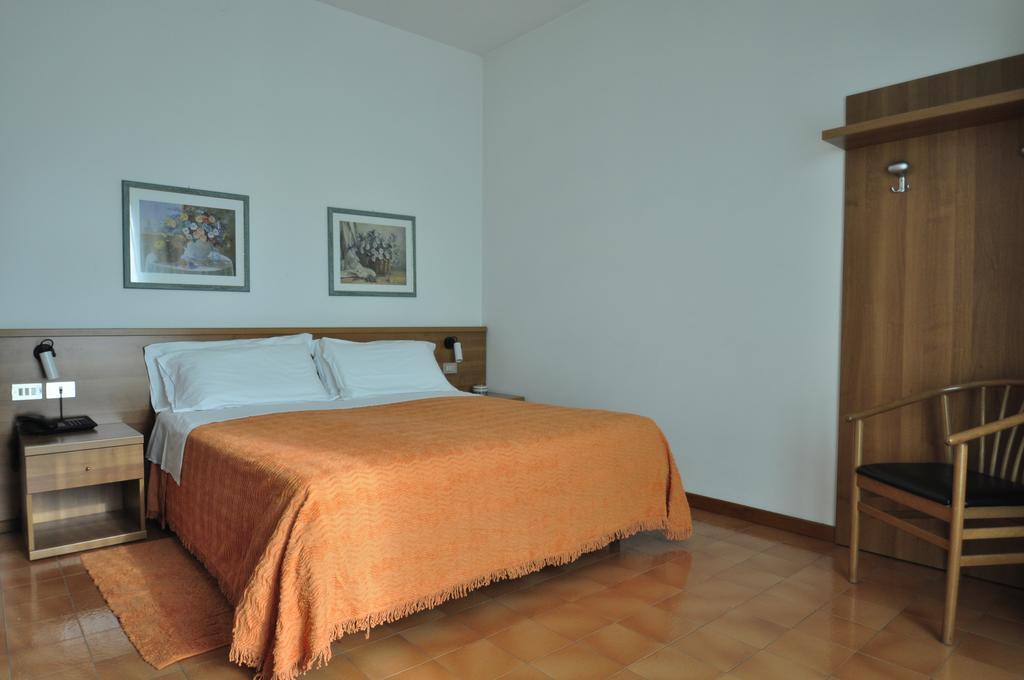 פיאנורו Albergo "Da Mario" מראה חיצוני תמונה