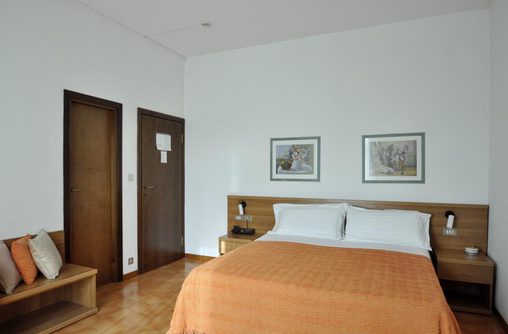 פיאנורו Albergo "Da Mario" מראה חיצוני תמונה
