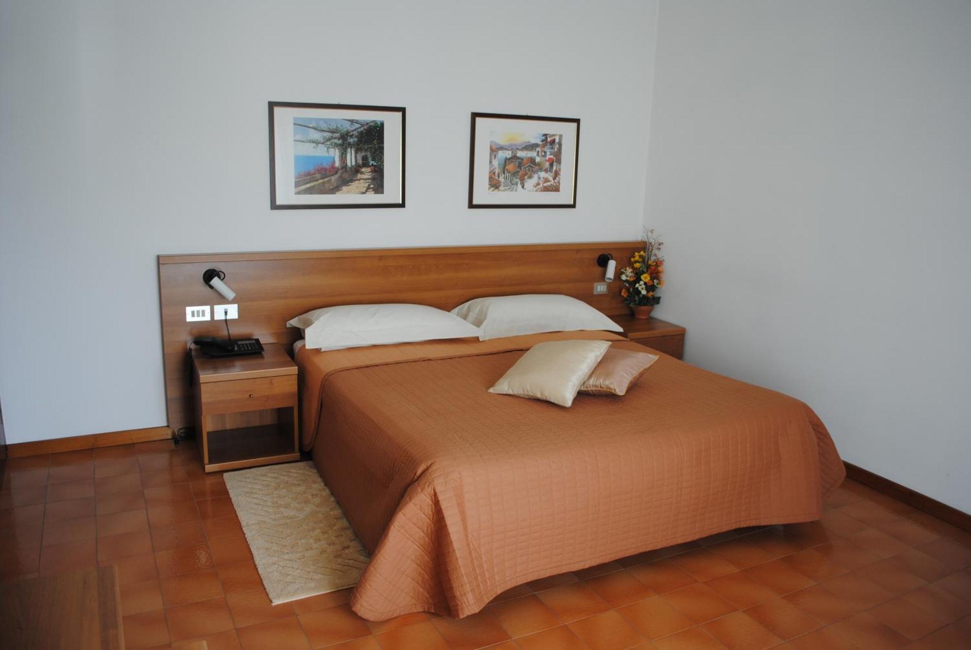 פיאנורו Albergo "Da Mario" מראה חיצוני תמונה
