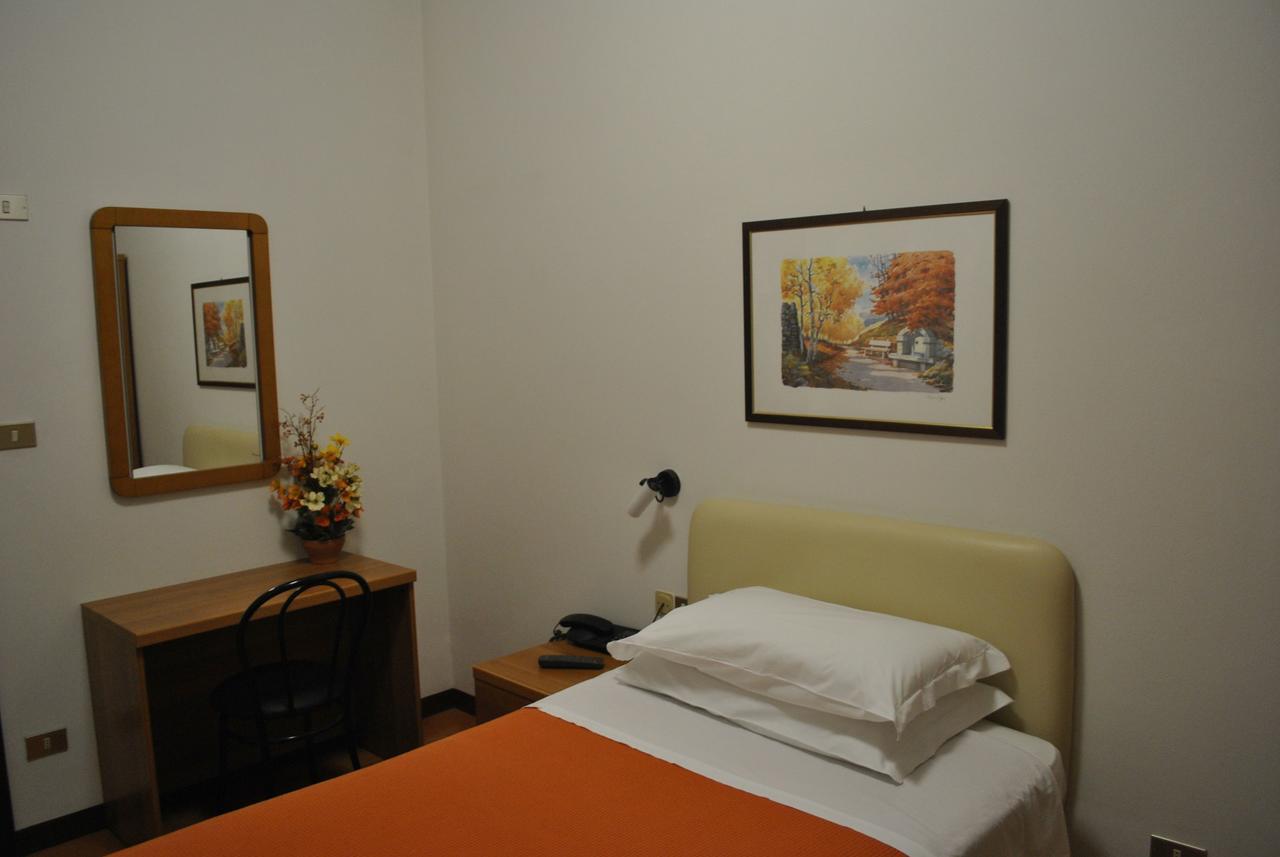 פיאנורו Albergo "Da Mario" מראה חיצוני תמונה