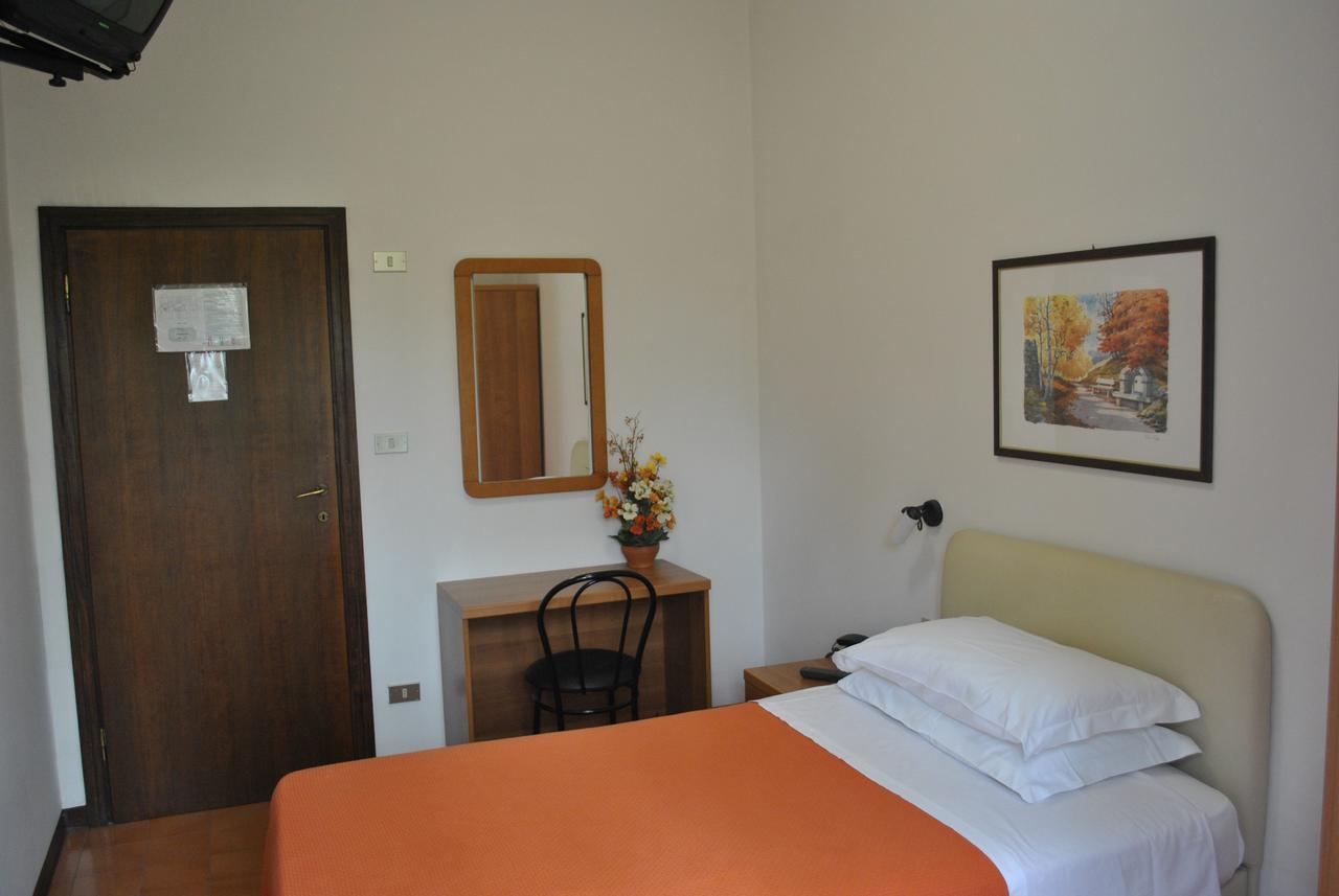פיאנורו Albergo "Da Mario" מראה חיצוני תמונה